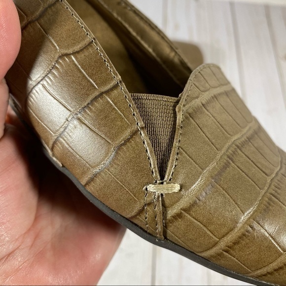 Vionic Delores Embossed Leather Loafers 8.5 - Picture 8 of 15